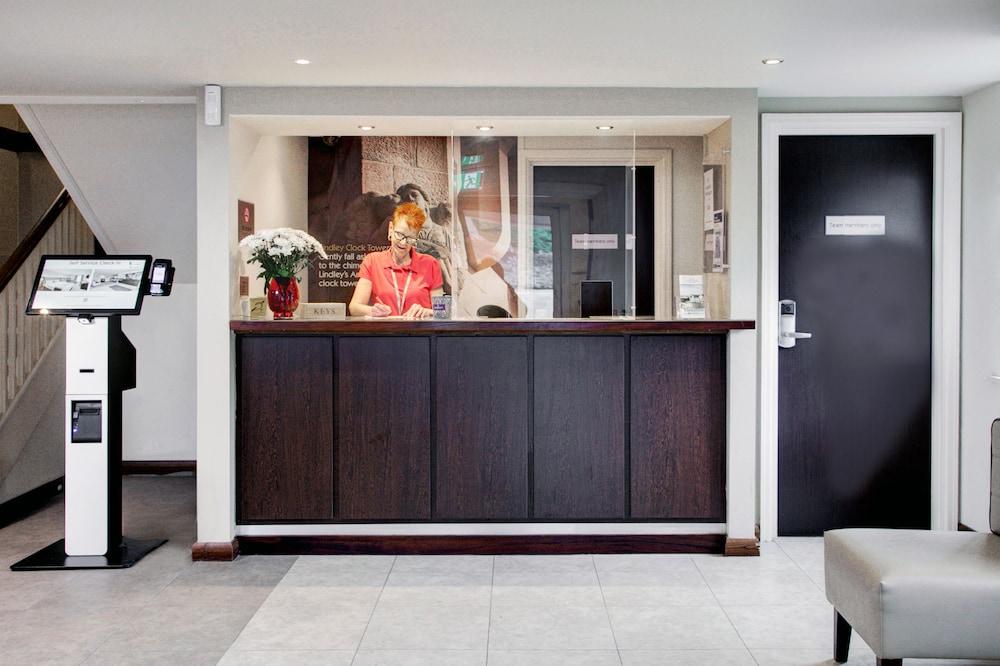 Premier Inn Huddersfield West Kültér fotó