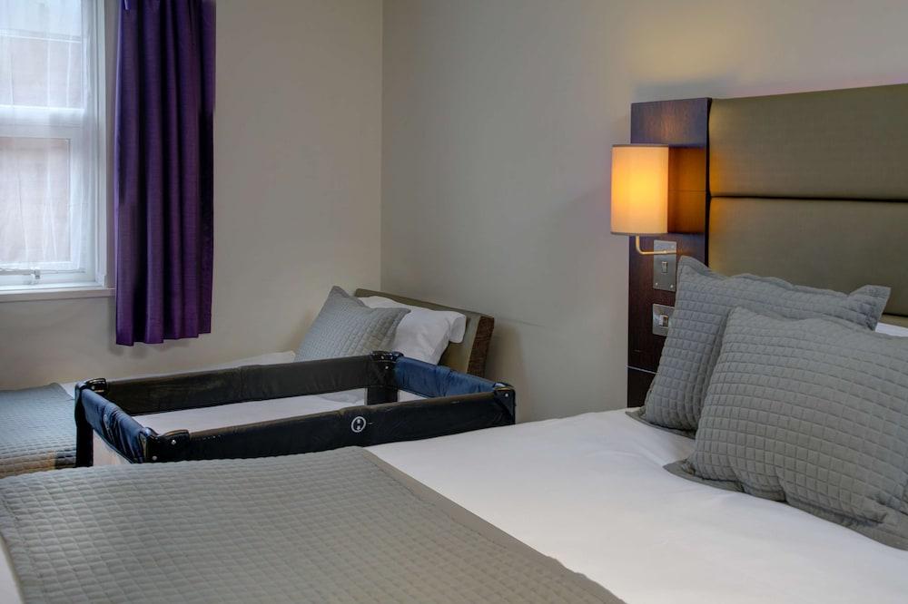 Premier Inn Huddersfield West Kültér fotó