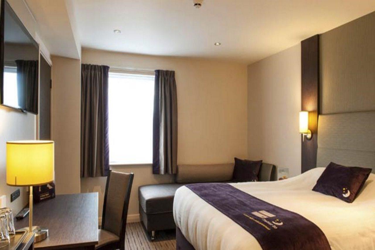 Premier Inn Huddersfield West Kültér fotó