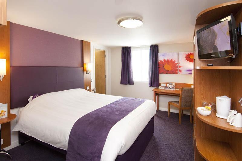 Premier Inn Huddersfield West Kültér fotó
