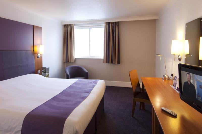 Premier Inn Huddersfield West Kültér fotó