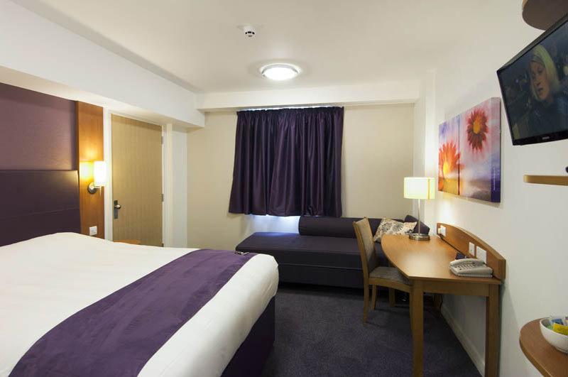 Premier Inn Huddersfield West Kültér fotó
